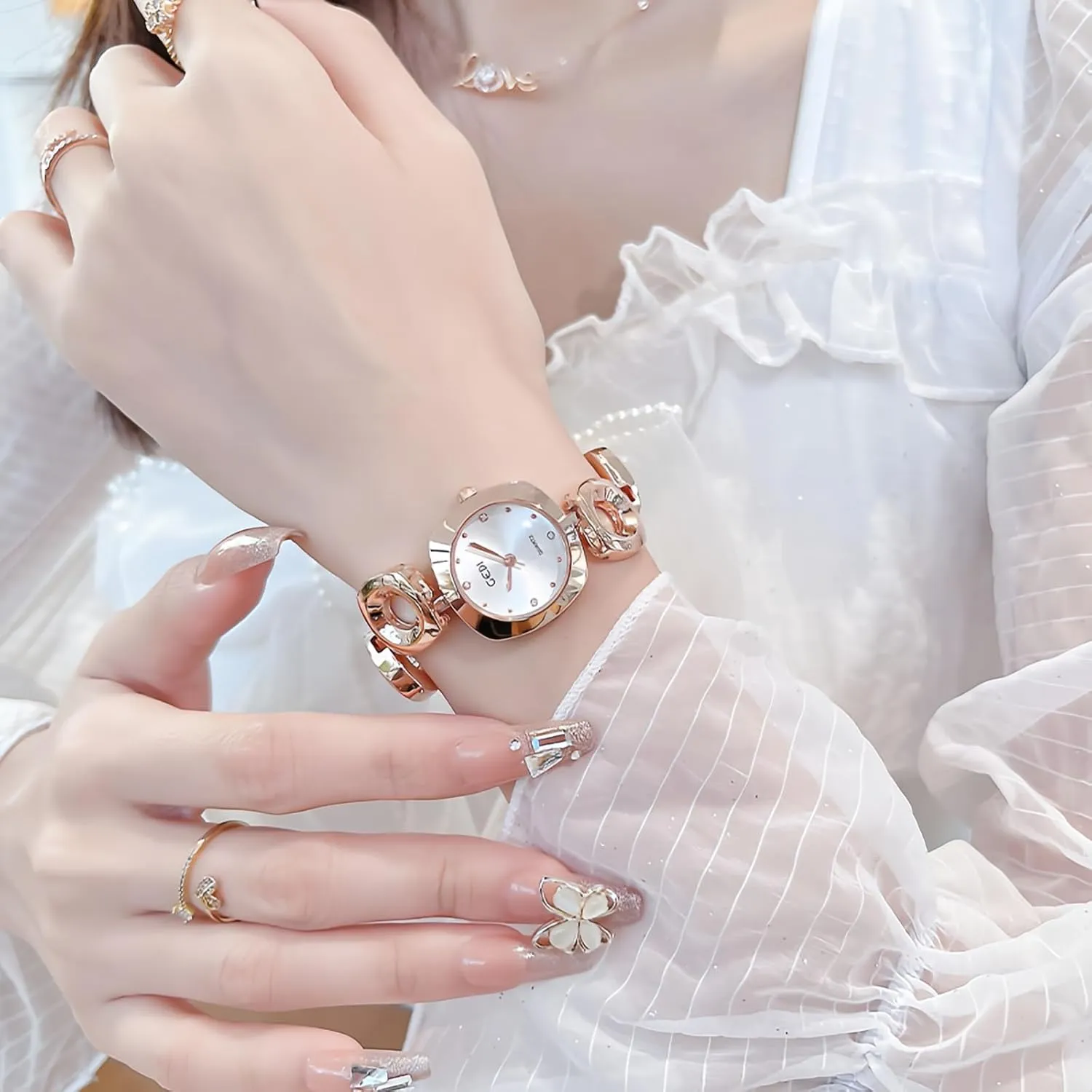 Chain Female Alloy Watch MASTOP Women Small Square Watch Minimalist Dainty Rose Gold essay lot Watches Shell Dial Diamond Luxury Analog Watch for Women Designer Bracelet Irregular 