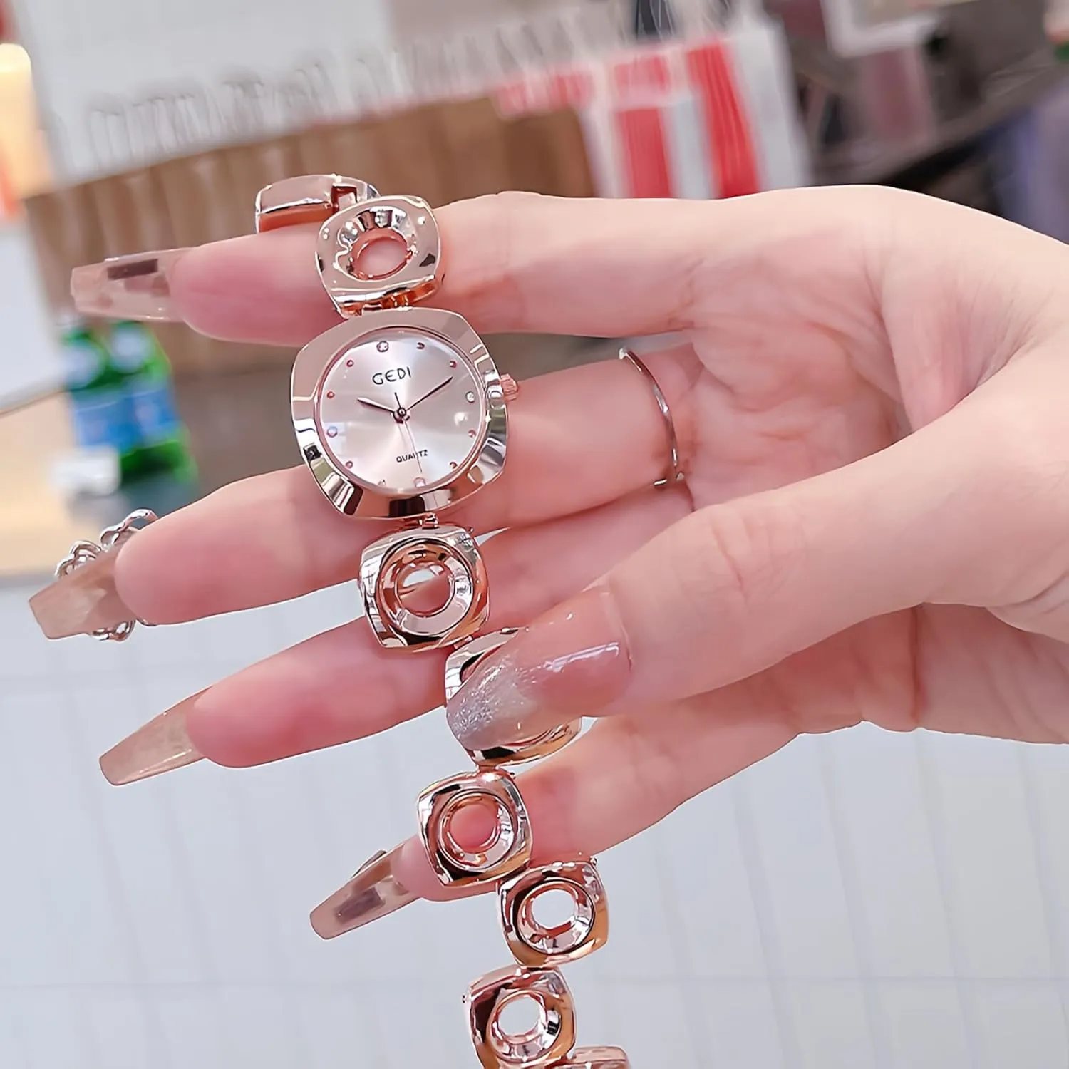 Chain Female Alloy Watch MASTOP Women Small Square Watch Minimalist Dainty Rose Gold essay lot Watches Shell Dial Diamond Luxury Analog Watch for Women Designer Bracelet Irregular 