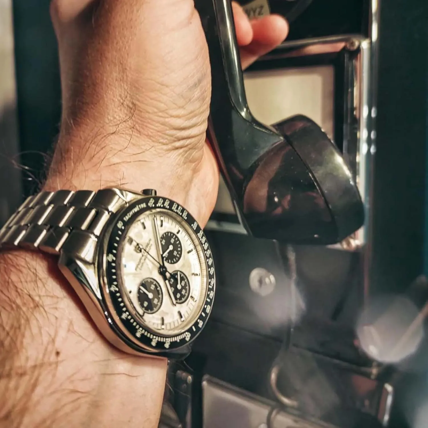 Feet (100 Meters), Sapphire Glass Wristwatch. Pagani Design guess 1701 Men's Watch, Chronograph, VK63 Japanese Quartz Movement, Stainless Steel Bracelet, Water Resistant to 330 