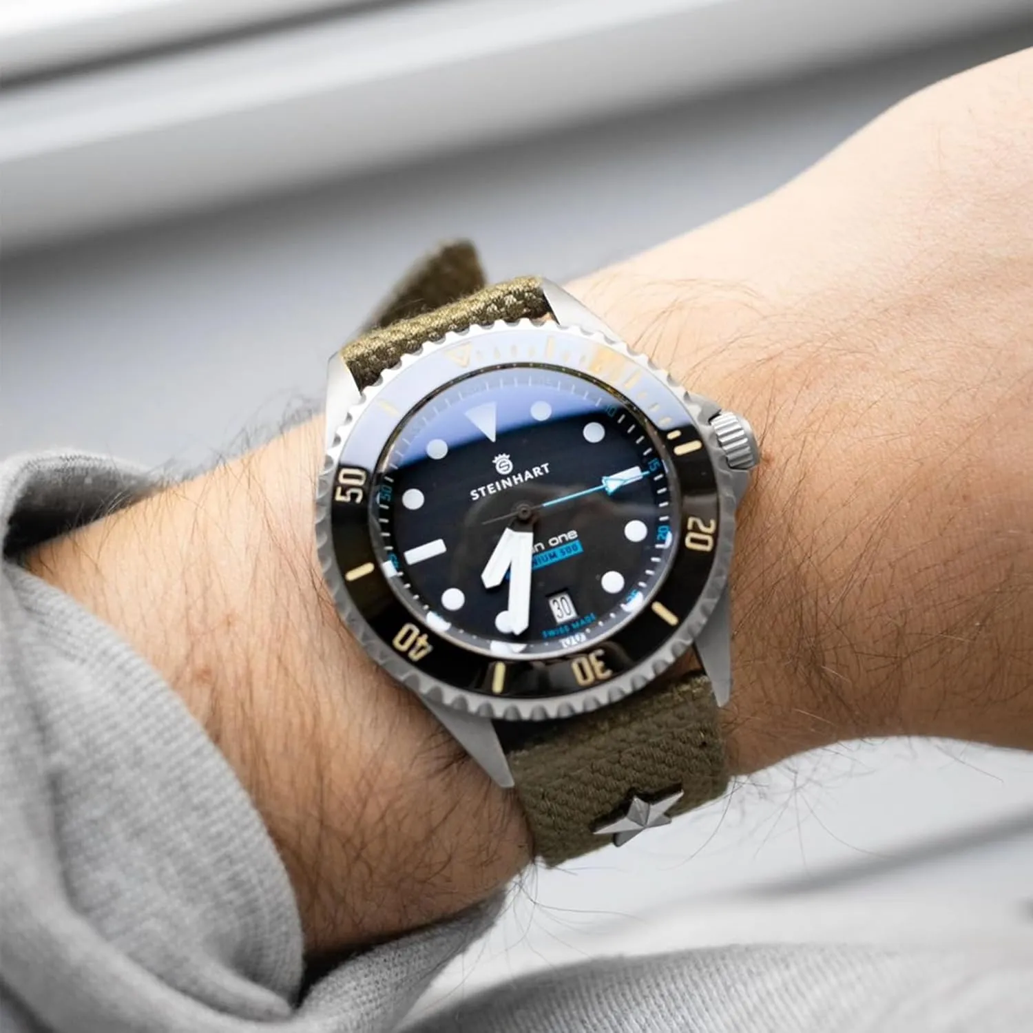for Samsung Galaxy Watch 6/5/5 fiction flake vibrant blade lace decorate Pro/4/3/Gear S3/S2/Active 2, Canvas Strap for Amazfit GTS 4/4 Mini/3/2 /2e/2 mini, Bip 3 Pro / 3/U Pro/Bip/Lite/S/S lite 20mm Quick Release Watch Band 