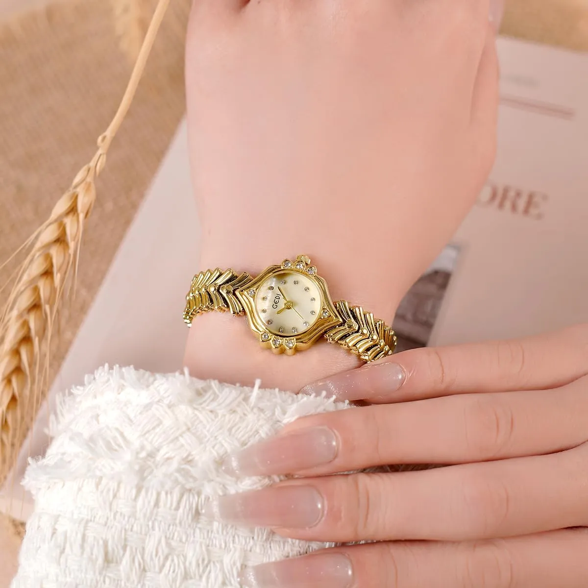 Gold Dainty Women's Watch ?C Small Analog Quartz Watch with Crystal Dial Fish Tail Bracelet Design ideal commerce Vintage-Inspired Fashion Watches for Women MASTOP 