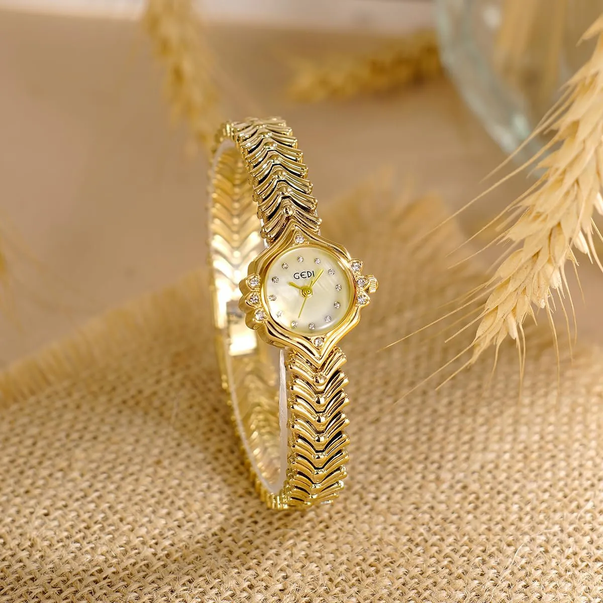 Gold Dainty Women's Watch ?C Small Analog Quartz Watch with Crystal Dial Fish Tail Bracelet Design ideal commerce Vintage-Inspired Fashion Watches for Women MASTOP 