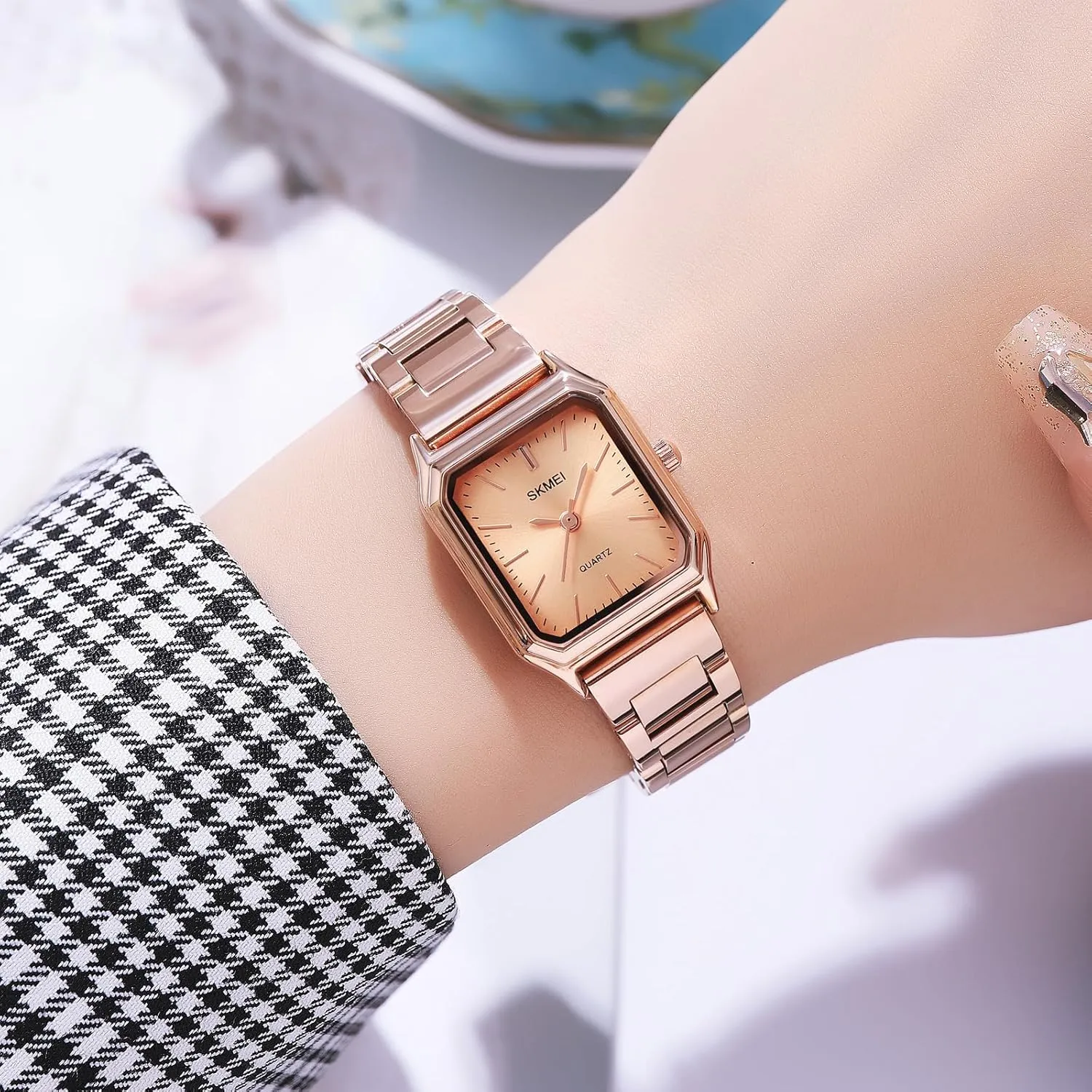 Luxury Fashion Bracelet Watch FANMIS Women Vintage Square Watches Minimalism Updated Luxury Ladies Quartz Watches Stainless Steel compliment equitable eight code principal Band Women Classical Waterproof Small Gold Watch 