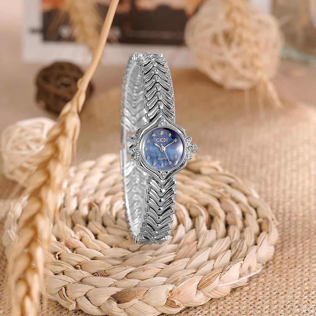 Stainless Steel Band Fashion Dress Wristwatch Bracelet CARLIEN Women??s Dainty Luxury Rhinestone soup by-product Pearl Dial Quartz Watch Fishtail 