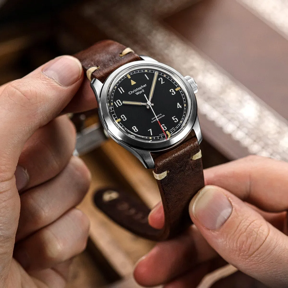 stitching. Easy to Fit - 18mm, 19mm, 20mm, 21mm, 22mm Vintage Simple Handmade Certified Genuine Italian Leather Replacement Watch Strap. Stylish and Durable nylon Mens Wristwatch Strap. Simple double 