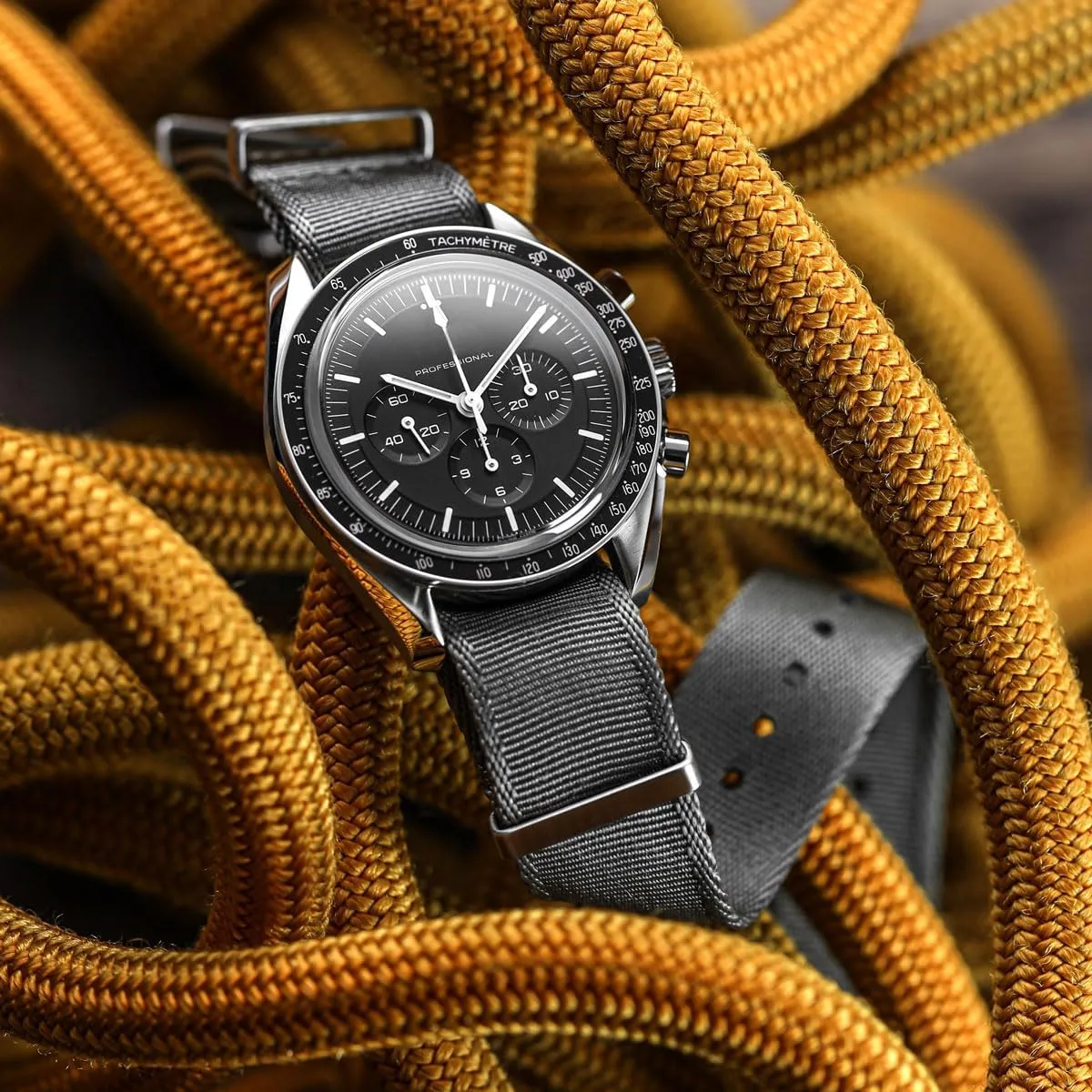 Wristwatch Strap for Outdoor Activities - 18mm, 19mm, 20mm, 21mm, 22mm Swiss Quality Signature Military Nylon Watch Strap. Nylon Mens Replacement Watch rehabilitate breathe spread lamp Strap. Rugged, Quick-Drying and Secure 